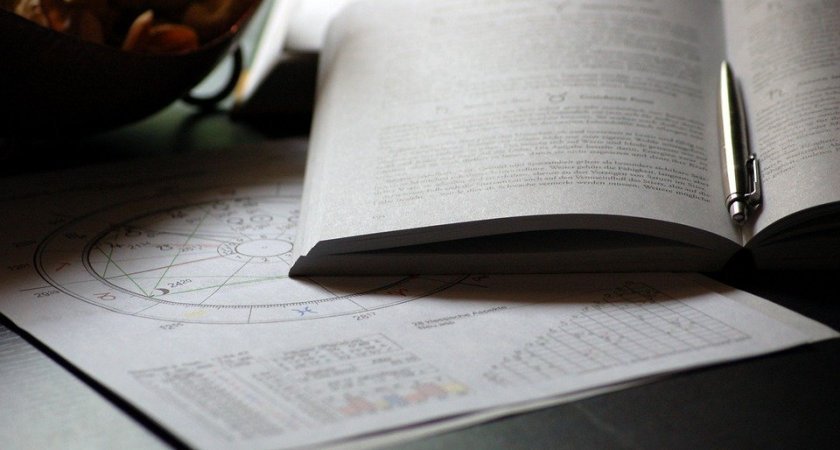 Пришло время перейти от слов к делу: гороскоп на 12 февраля