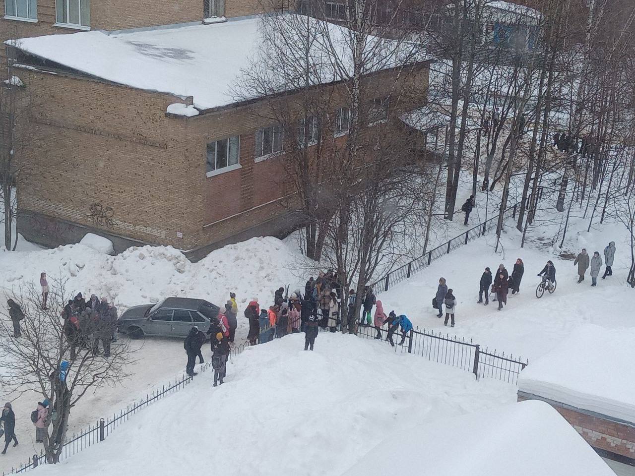 В Сыктывкаре эвакуировали школу из-за сообщения о минировании