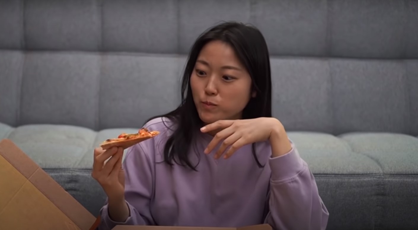 Блогер из Кореи попробовала пиццу в Сыктывкаре: «Теперь есть о чем рассказать дома»