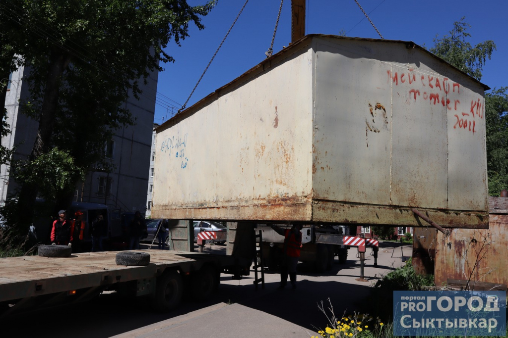 Сыктывкарцев просят убрать самовольно установленные гаражи