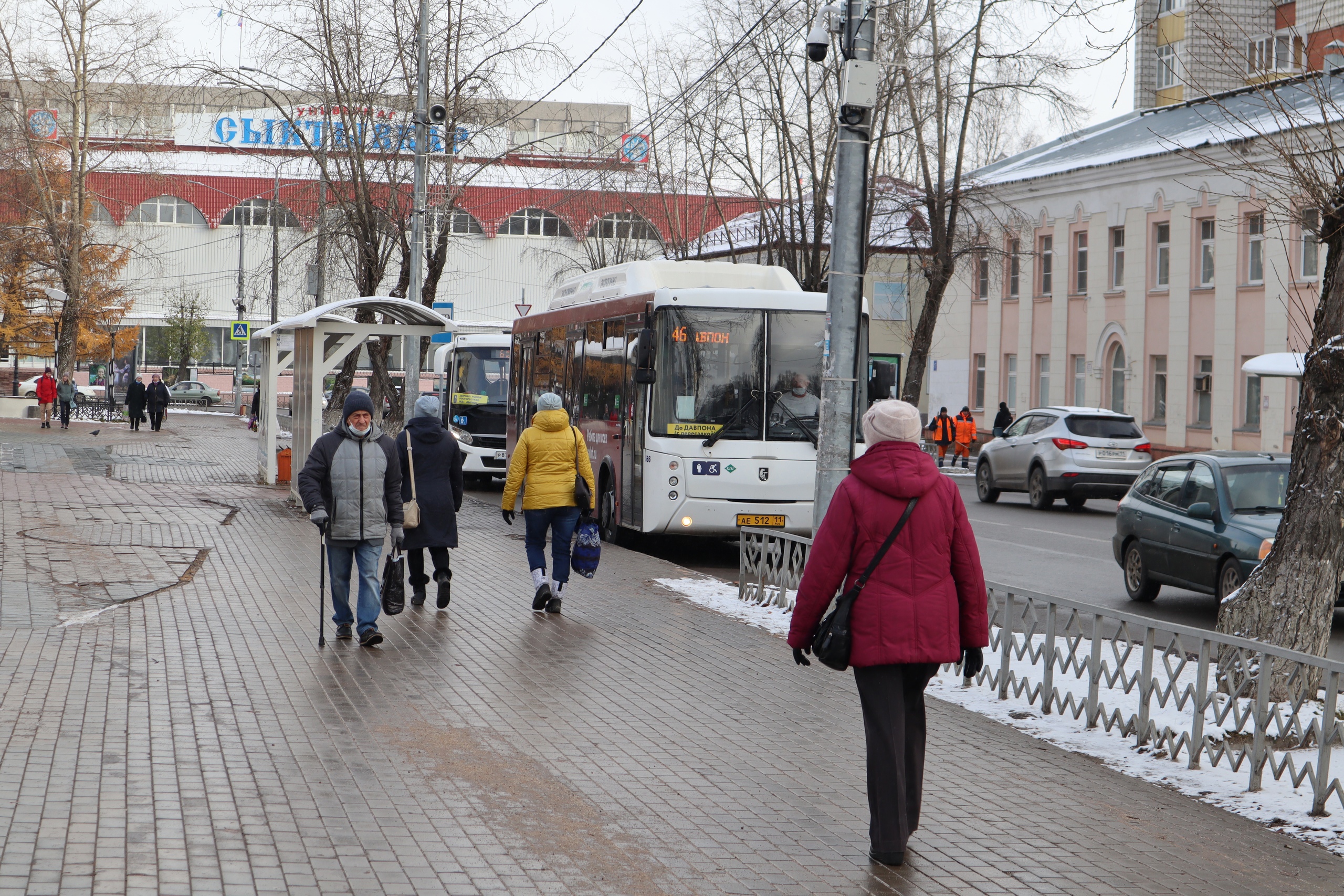 Сыктывкарка: «Школьников выгнали из автобуса на холод, потому что у них не было масок»