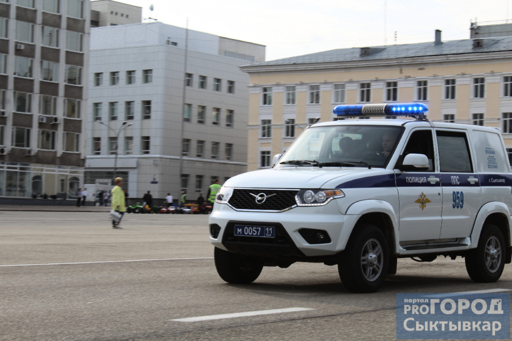 Жительница Ухты заставляла своих детей стоять коленями на гречке