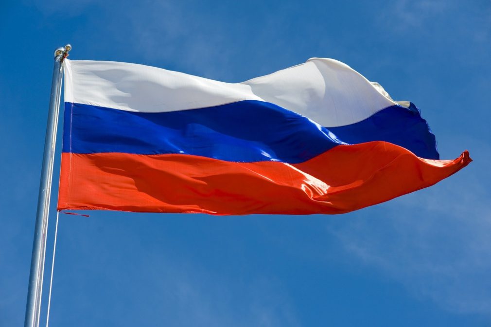 Сыктывкарец обмочил флаг России прямо в здании суда, на глазах у приставов