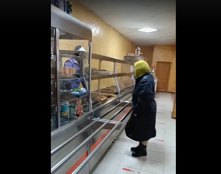 Видео с бабушкой, которую отказались кормить в столовой в Коми, оказалось постановочным