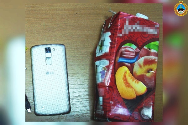 В Коми осужденному пытались передать телефон в пачке сока