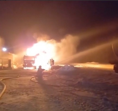 Пострадавшего на пожаре с бензовозом жителя Коми срочно перевозят в Нижний Новгород