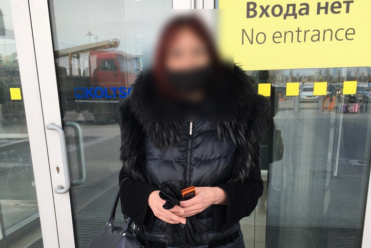 Женщину из Коми, которая живет в аэропорту, ищут приставы: она должна больше миллиона