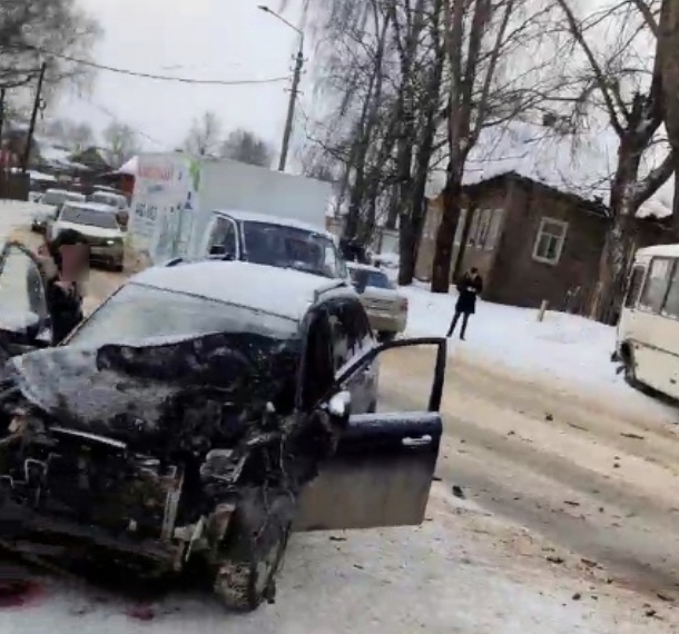 В ДТП с автобусом в Сыктывкаре пострадало четыре человека