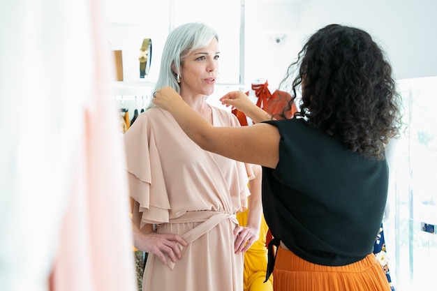 Ракам стоит заняться собой, а Козерогам — довериться интуиции: гороскоп на 3 мая