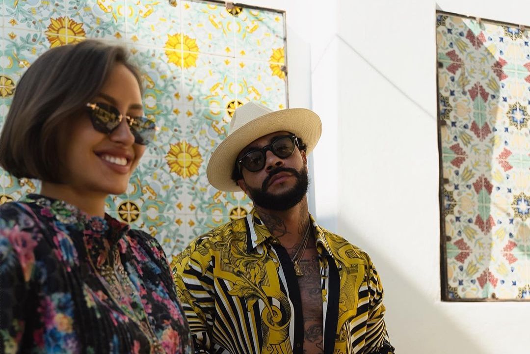 Модель из Сыктывкара показала новые фото в пикантном наряде рядом с Тимати