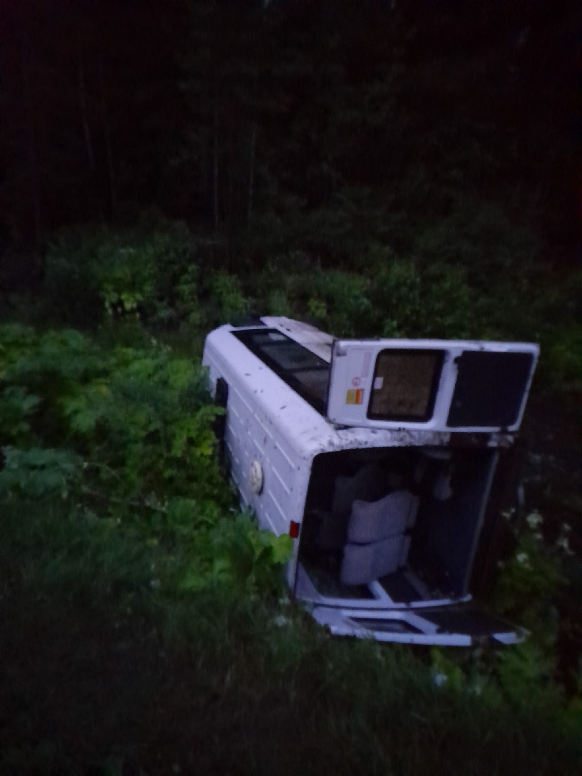 Сыктывкарка о ДТП на трассе Сыктывкар-Киров: "Раз — и мы лежим на боку, повсюду стекла"