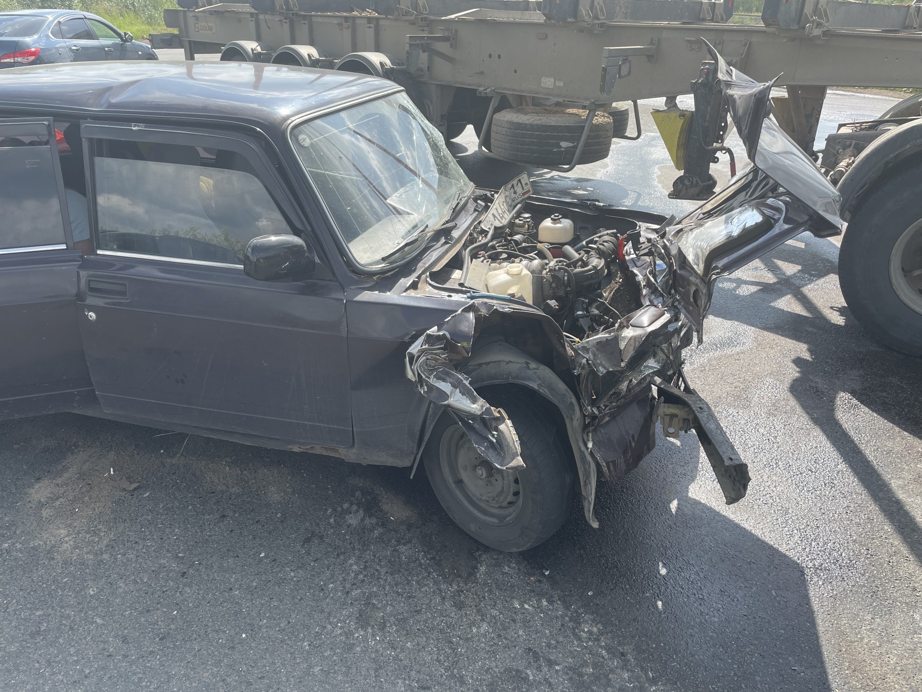 Под Сыктывкаром столкнулись ВАЗ и грузовик, пострадал годовалый ребенок