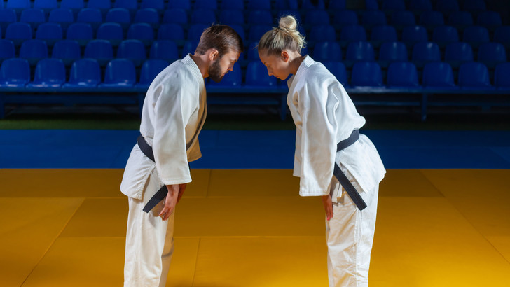 Весам придется искать нужные слова, а Рыбам — одолеть соперников: гороскоп на 2 августа