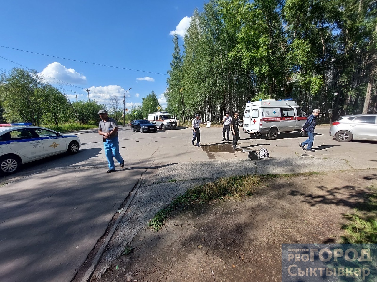 На скутере, который сбила машина в Сыктывкаре, были подростки