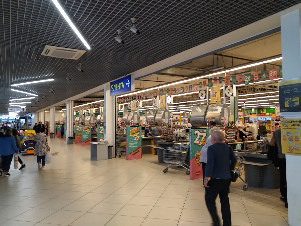 Красиво жить не запретишь: в Коми подростки украли дорогой сыр и 16 бутылок игристого вина