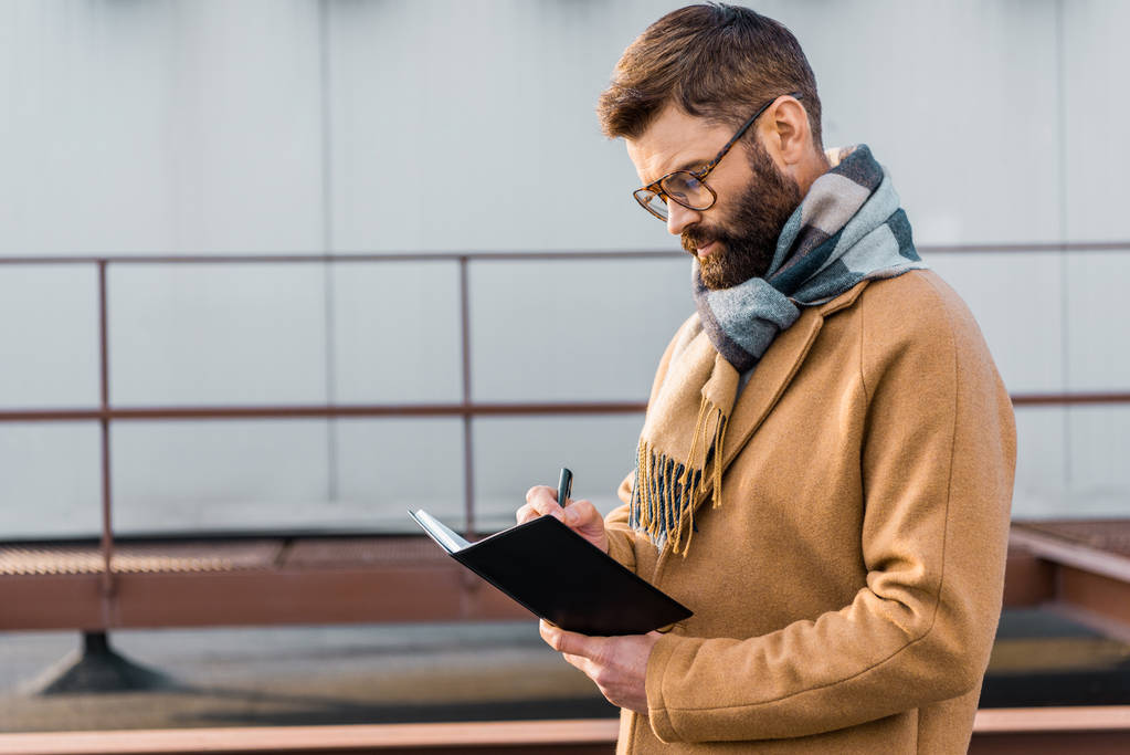 Девам стоит быть сдержаннее, а Рыбам — сосредоточиться: гороскоп на 10 августа