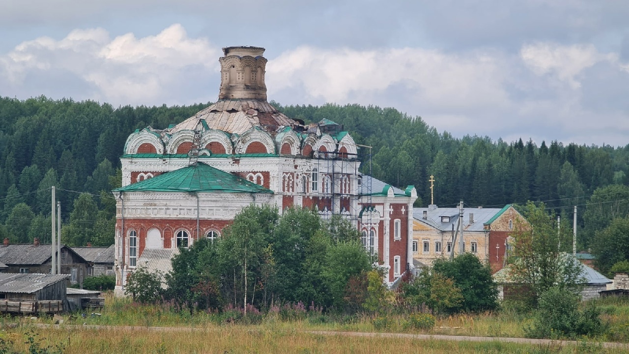 В Кылтовском монастыре ищут деньги на восстановление купола и крыши после удара молнии