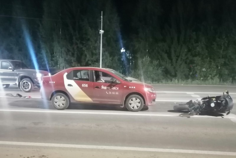 В Сыктывкаре произошло ДТП с мотоциклистом