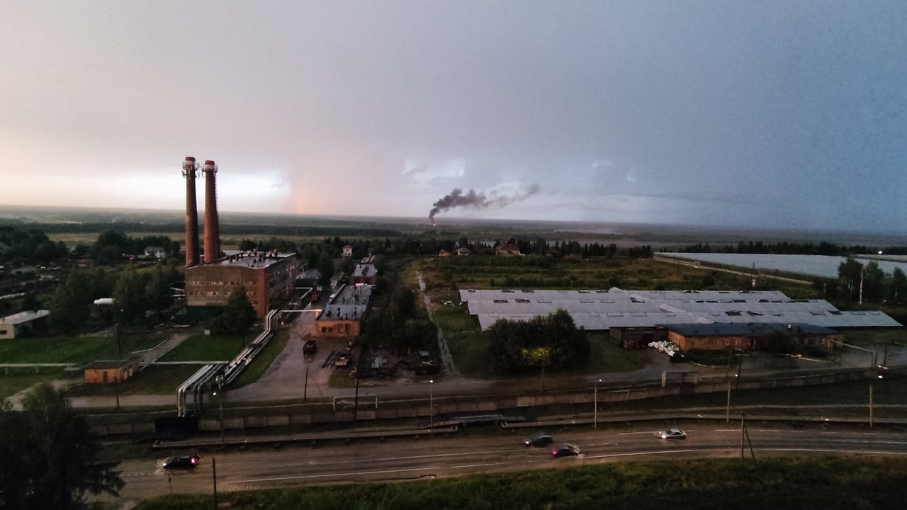В сыктывкарском поселке загорелся гараж