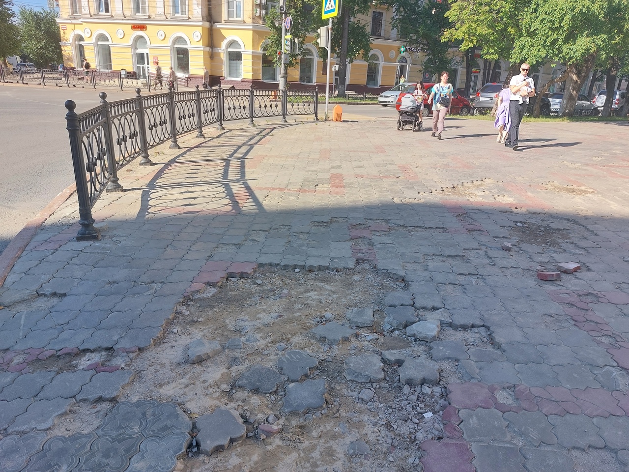 В Сыктывкаре не нашлось желающих чинить тротуар в центре города за 9 миллионов рублей