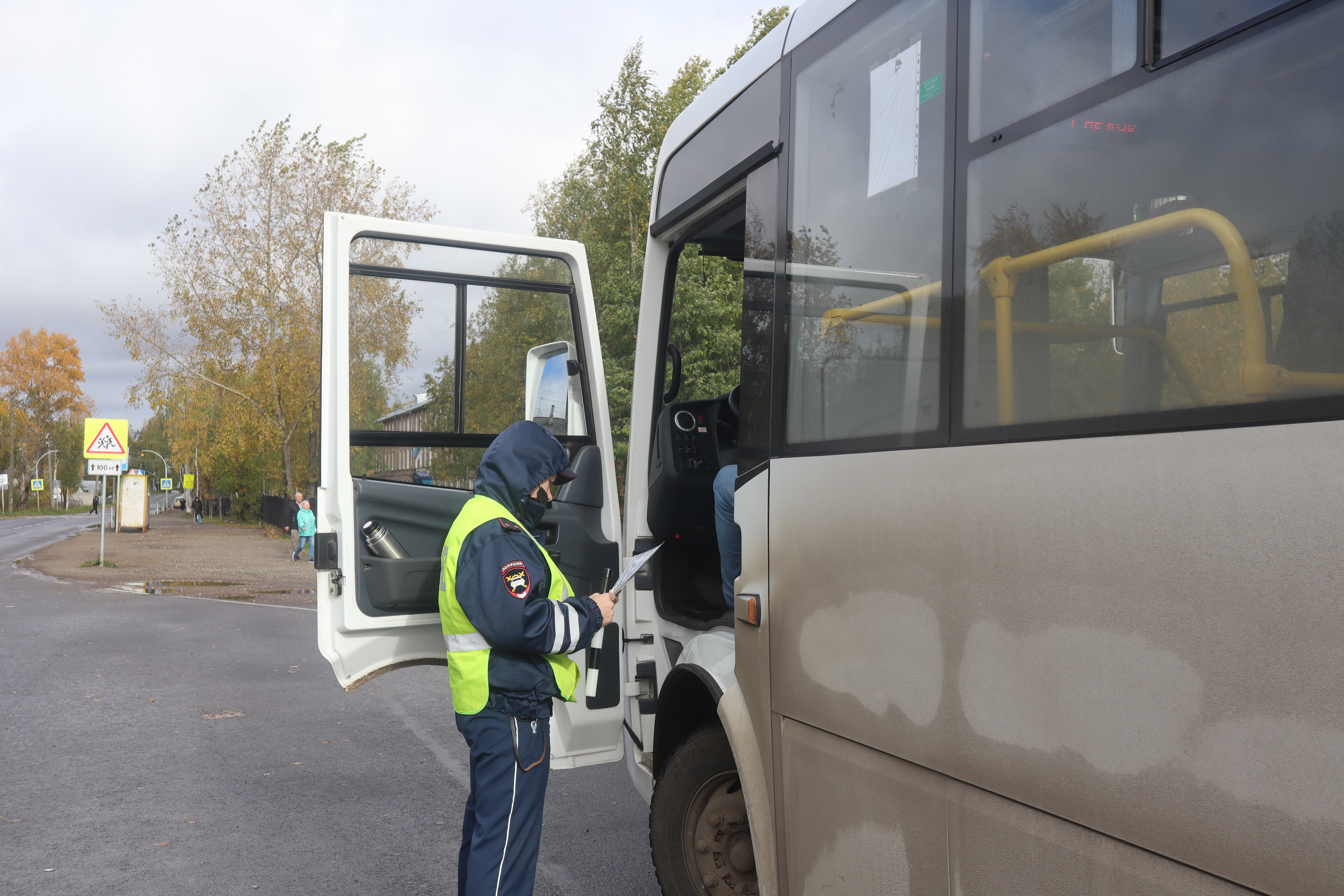"Если транспорт битком — штраф": в Сыктывкаре ГИБДД проводит рейды по автобусам