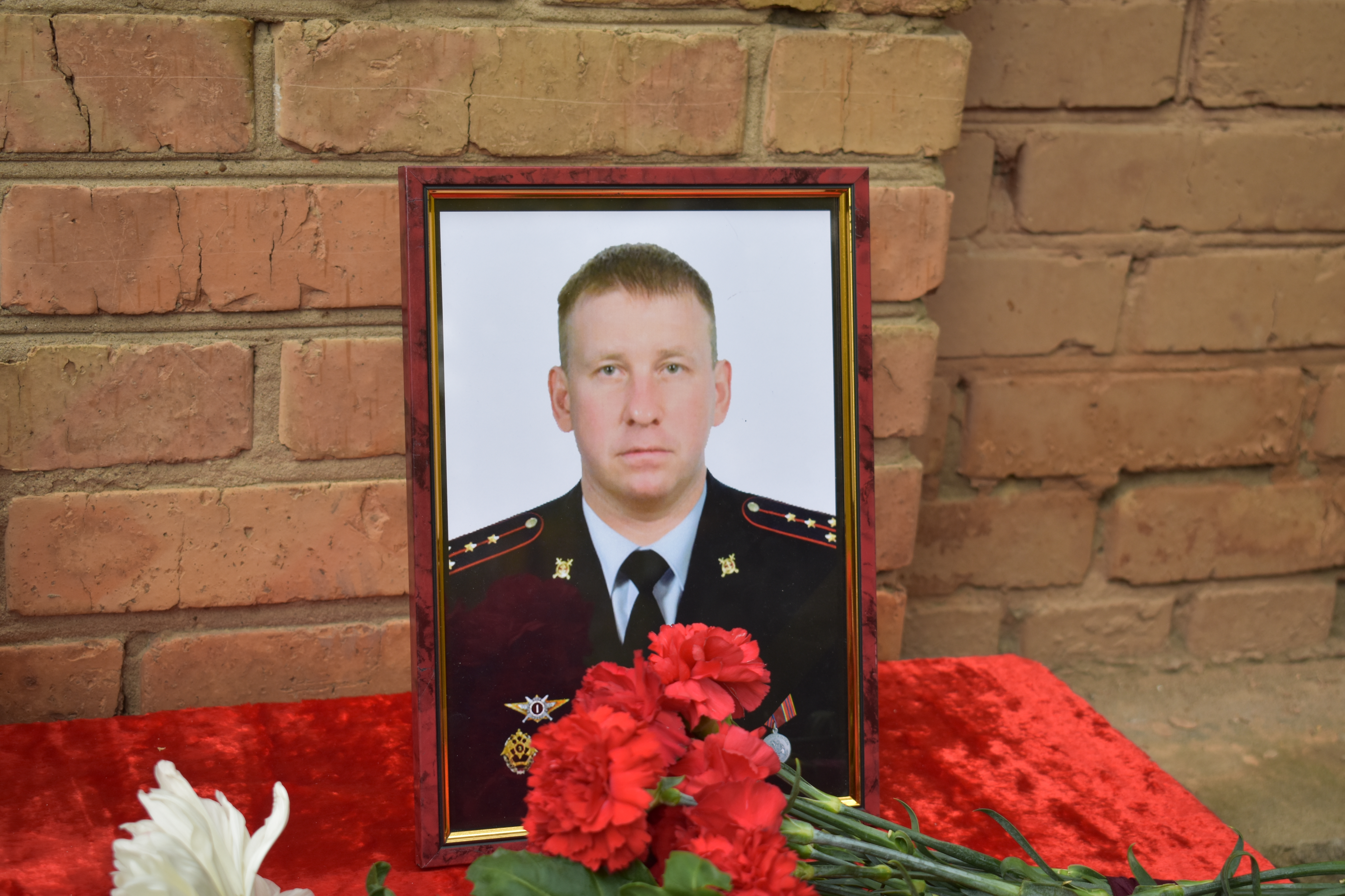 В Сыктывкаре увековечили память офицера ОМОН Росгвардии, погибшего при защите Донбасса