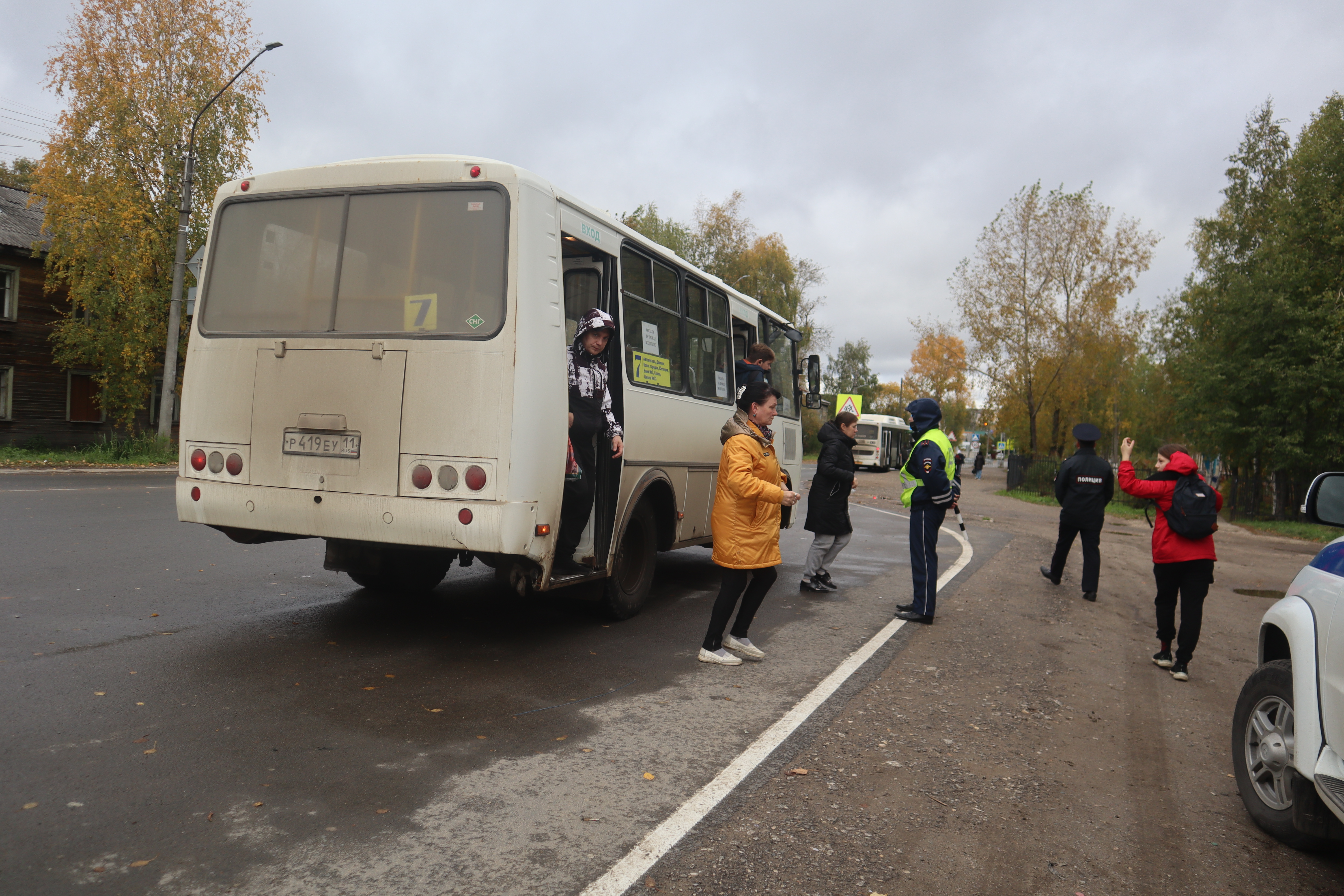 В Сыктывкаре водитель автобуса прищемил плечо ребенку