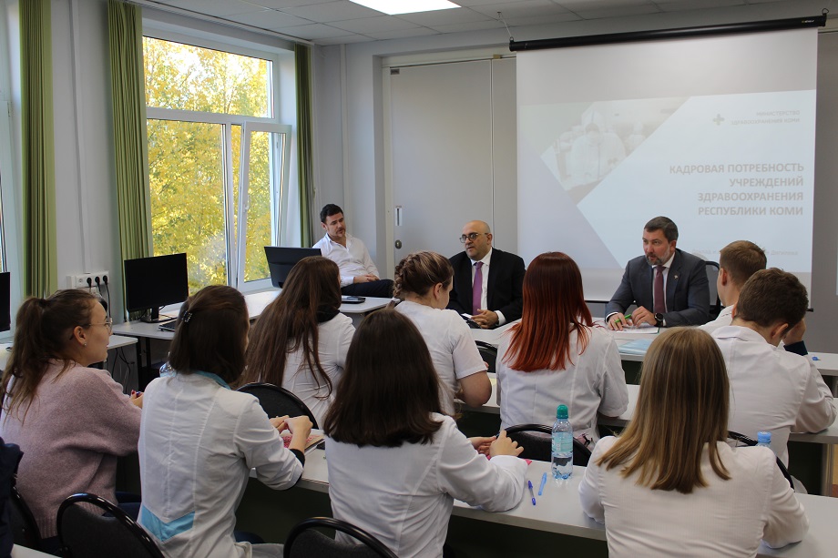 Студентов-медиков призывают оставаться и работать в Коми