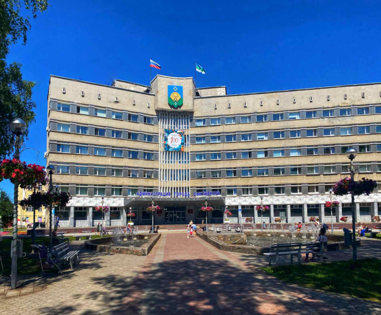 Мэрия Сыктывкара требует уволить охранника, который распылил баллончик в лицо женщине