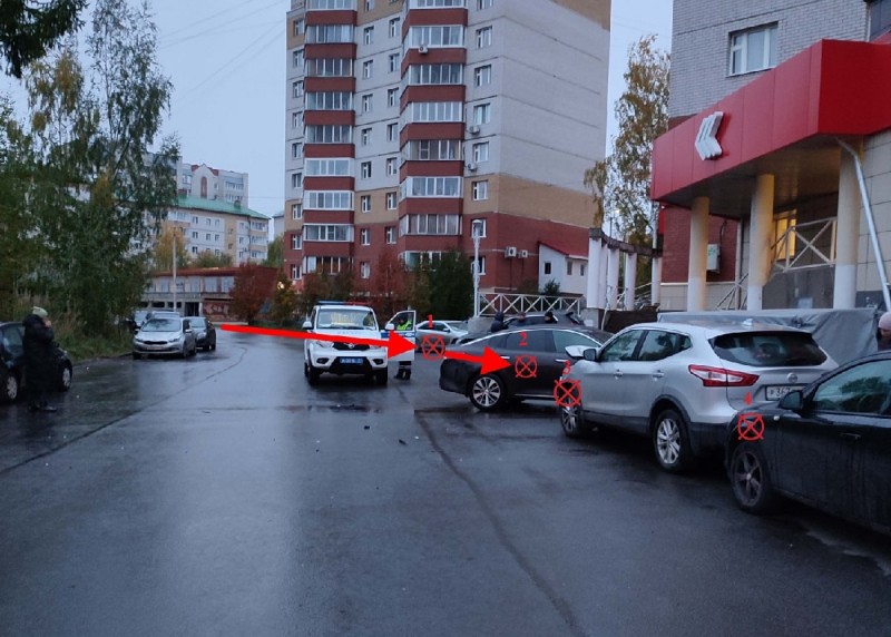 Сыктывкарец устроил массовое ДТП на парковке