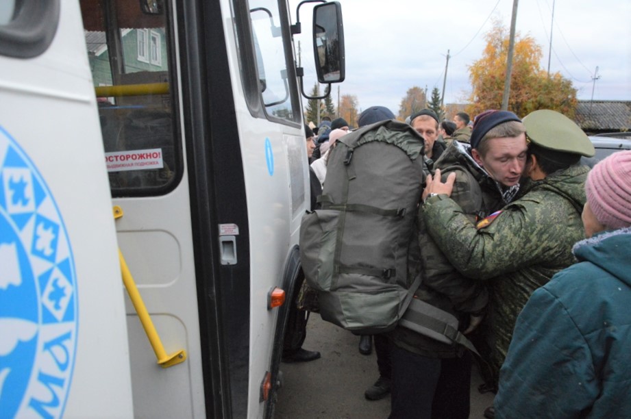 В Усть-Цильме проводили тридцать мобилизованных