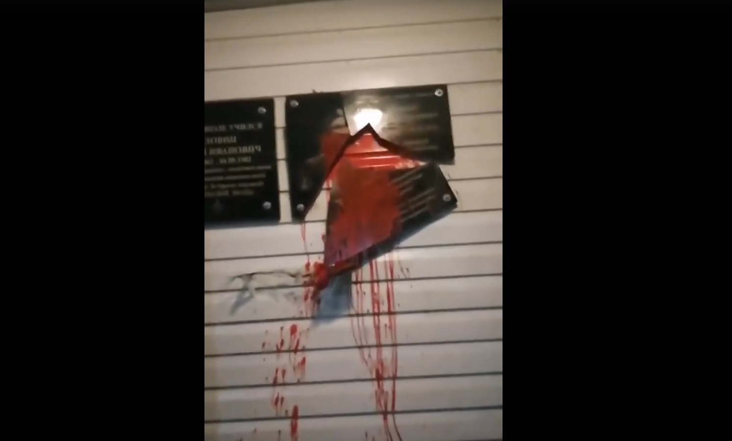 В Коми разбили мемориальную доску в честь Арсена Павлова, известного как “Моторола”