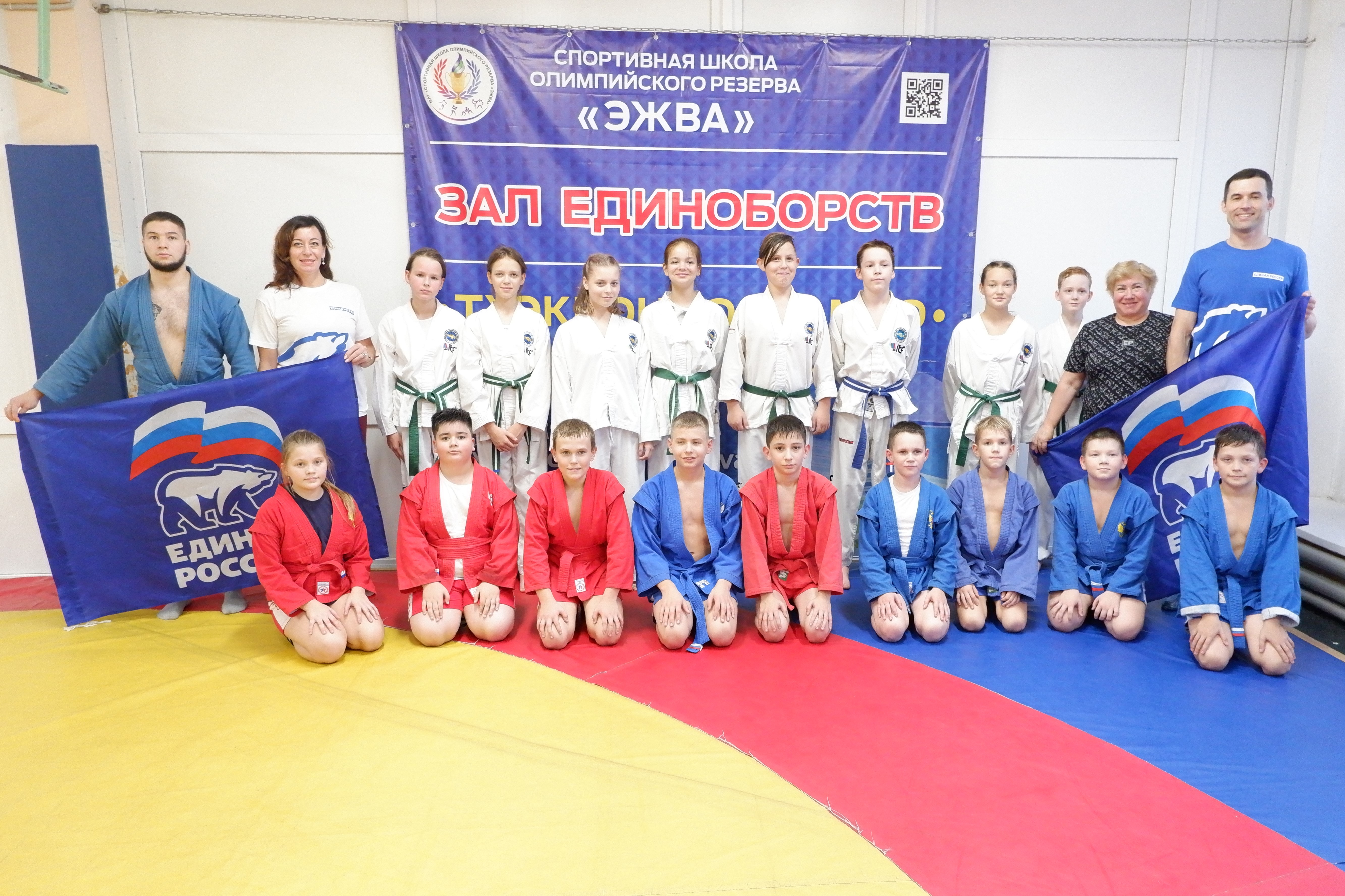 Сразу в двух школах Сыктывкара прошли открытые тренировки по самбо