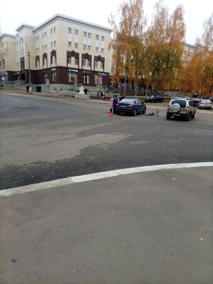 Выяснились подробности аварии с велосипедистом в центре Сыктывкара