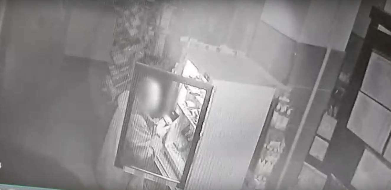 Житель Коми пришел грабить магазин и уснул в нем