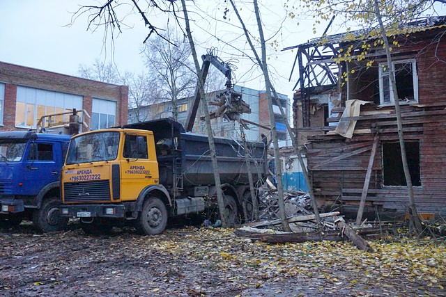В Сыктывкаре снесли старую "деревяшку" на Катаева