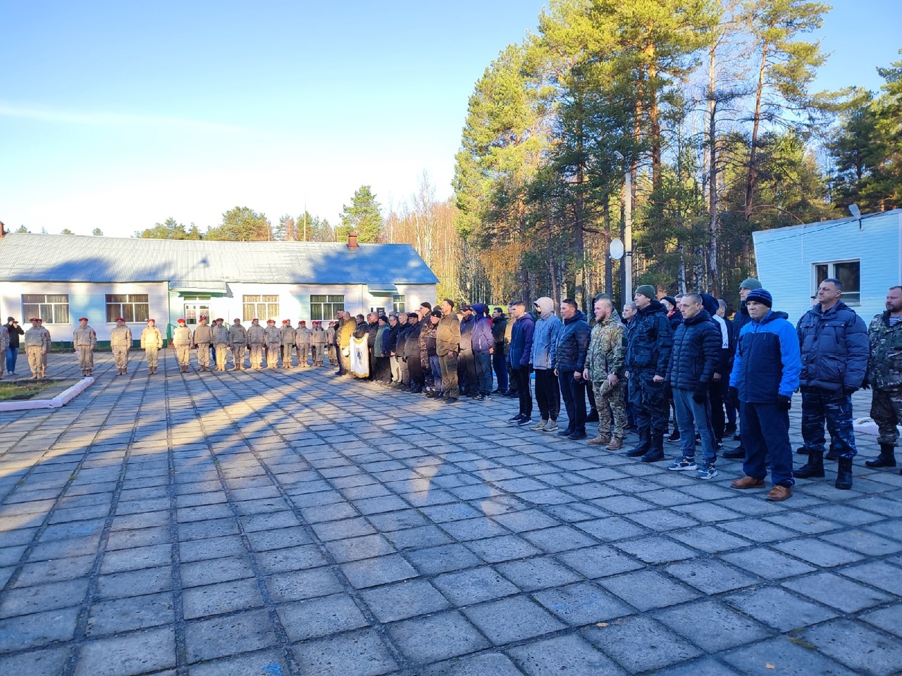 "У нас у всех боевой настрой": в Коми проводили еще одну группу мобилизованных