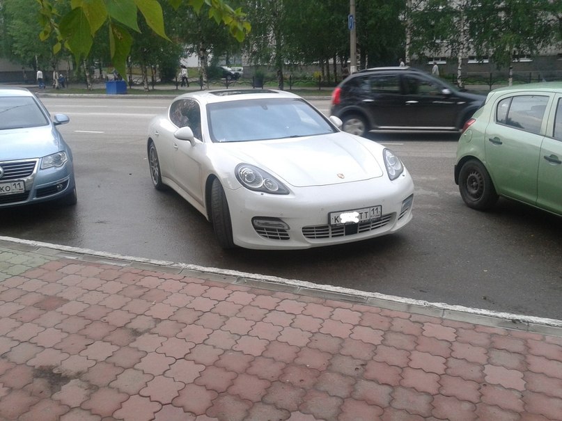 Верховный суд раскрыл, какой автомобиль можно считать роскошью