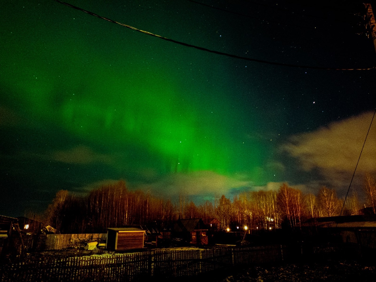 Жители нескольких районов Коми смогли полюбоваться северным сиянием