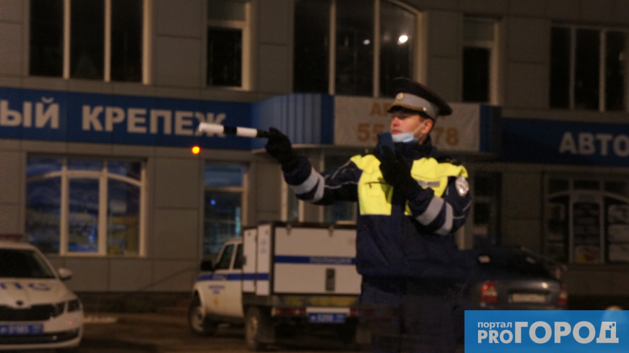 В Коми мужчина пытался дать взятку сотруднику ГИБДД 