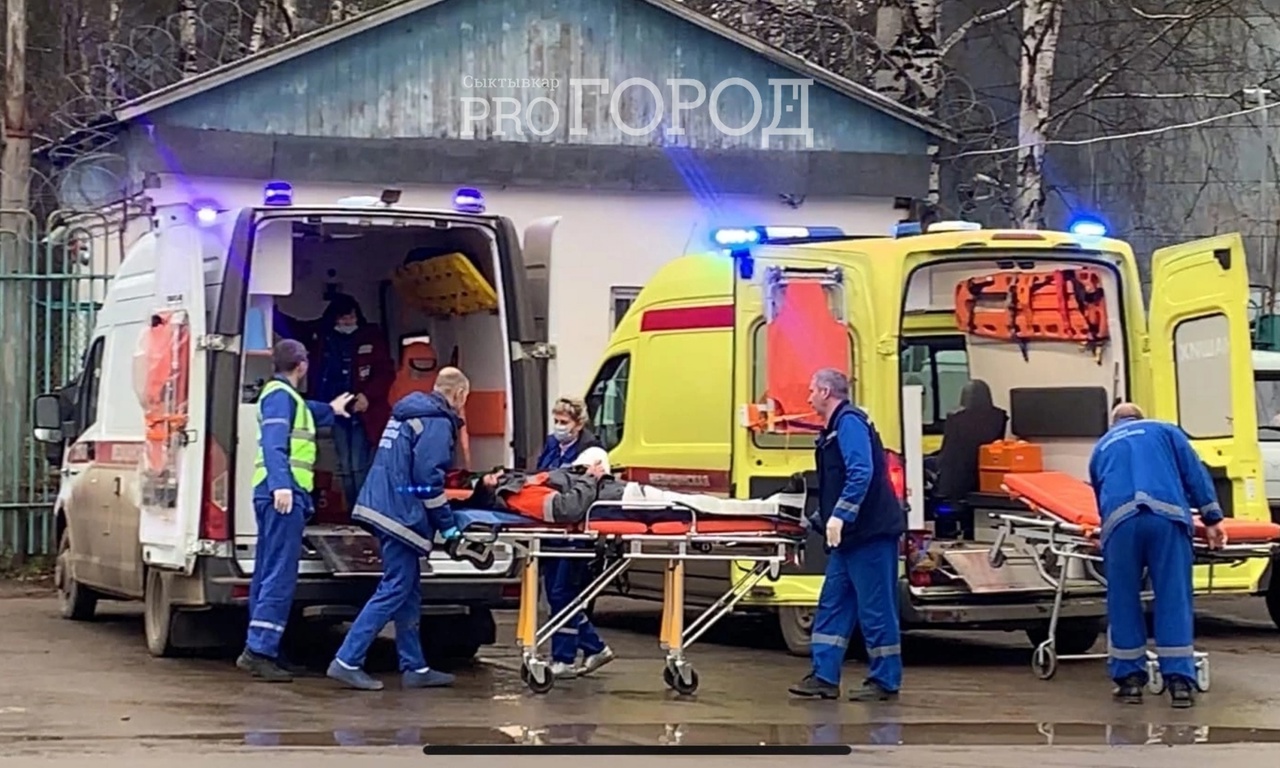 Сыктывкарцы заметили реанимацию, пожарных, полицию и аварийные службы возле ЦВК
