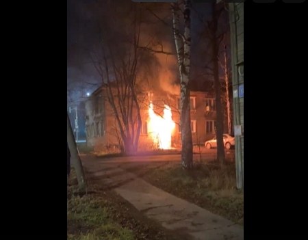 Из горящего дома в Сыктывкаре пожарные спасли пять человек