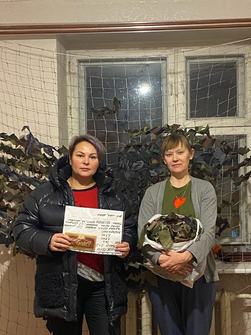 В Сыктывкаре женщина за свой счет плетет маскировочные сети для бойцов СВО 