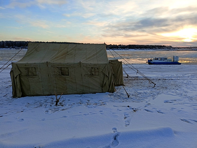 На переправе в Алёшино развернули палатки и организовали дежурство автобуса для обогрева