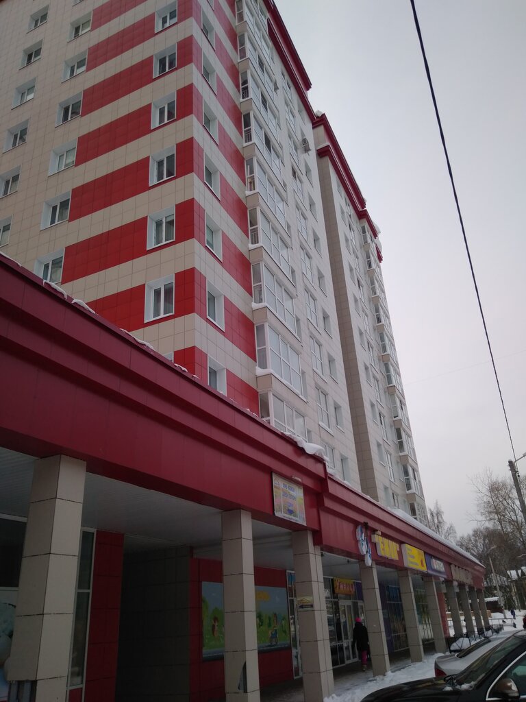 Ребенок, который выпал из окна многоэтажки в Сыктывкаре, скончался