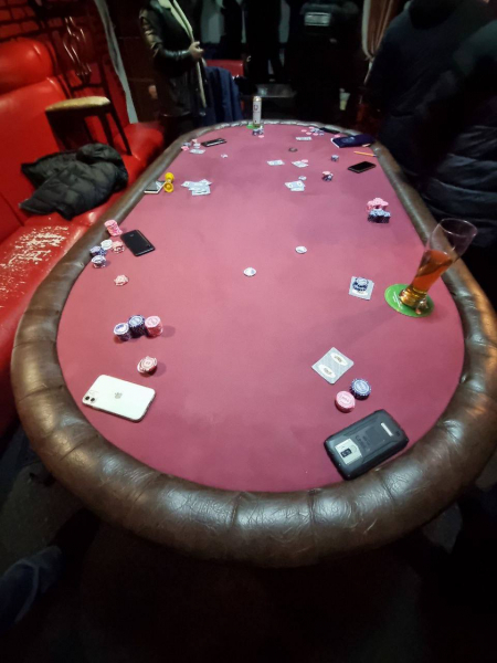 В Коми полицейские и сотрудники ФСБ "накрыли" незаконный покерный клуб