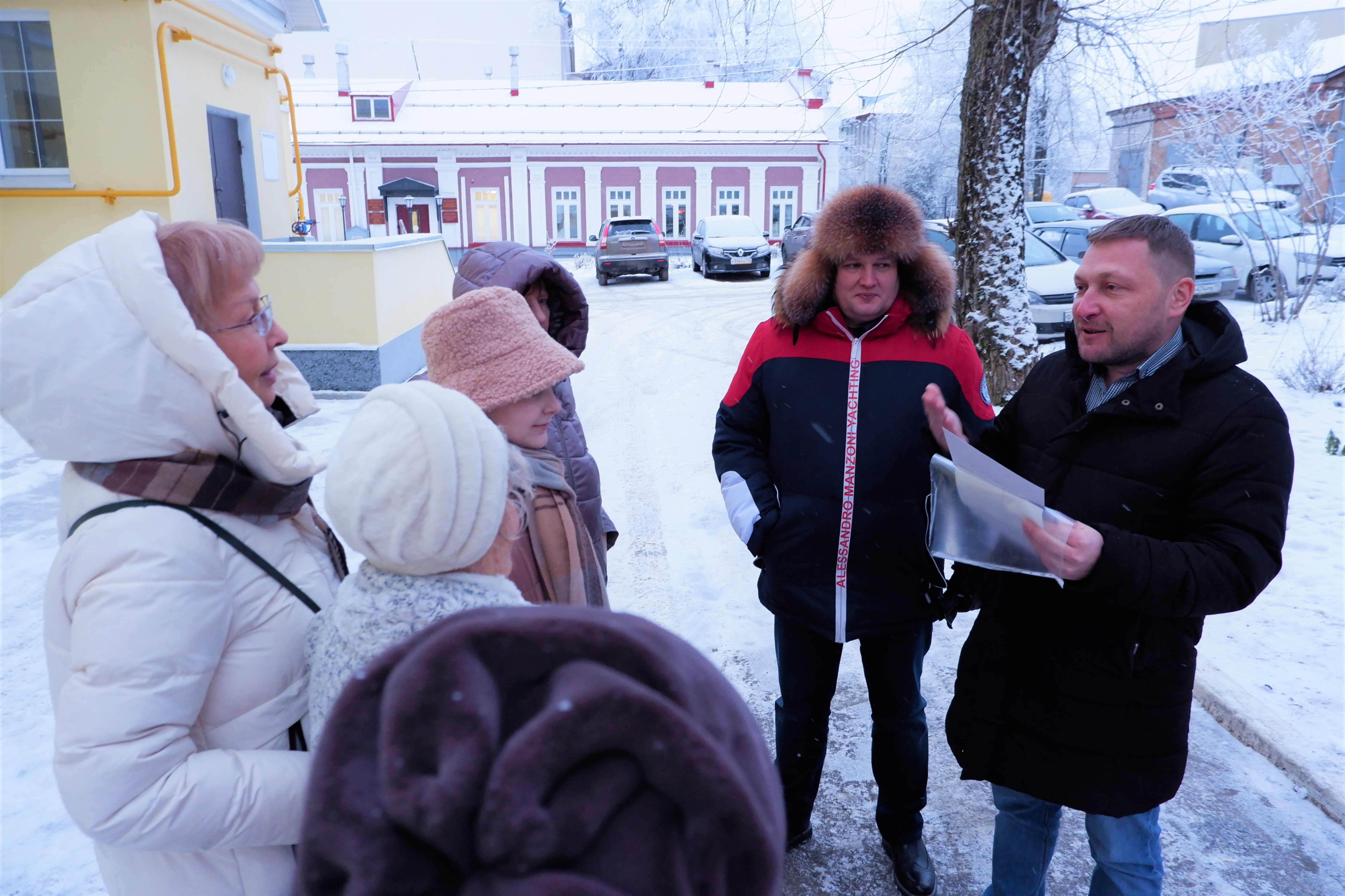 Депутаты Сыктывкара поздравили Совет дома, ставший победителем федерального конкурса