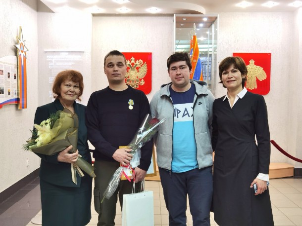 Житель Коми получил награду за спасение подростка спустя 17 лет