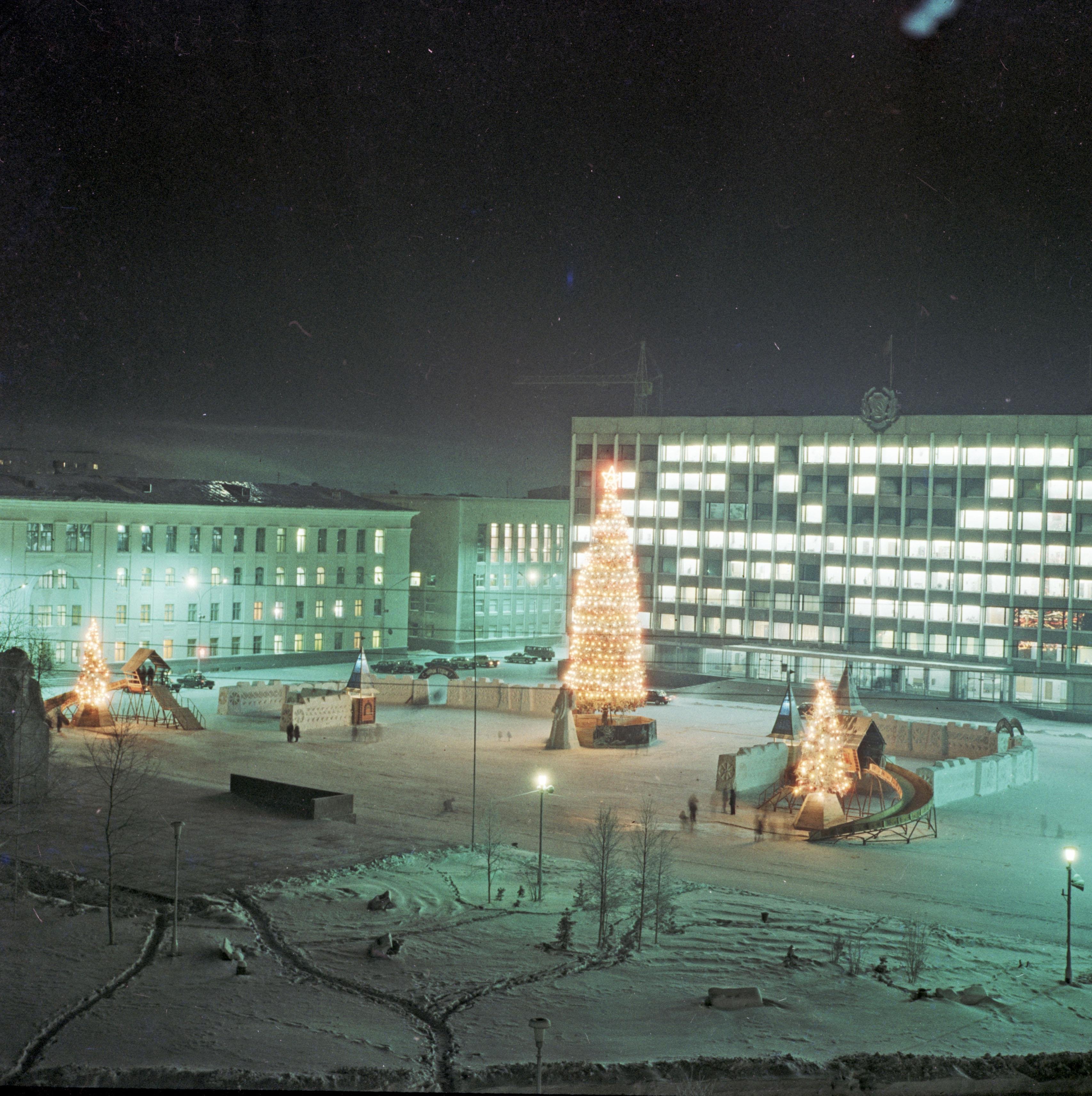 Как выглядел новогодний Сыктывкар в советское время: подборка фотографий