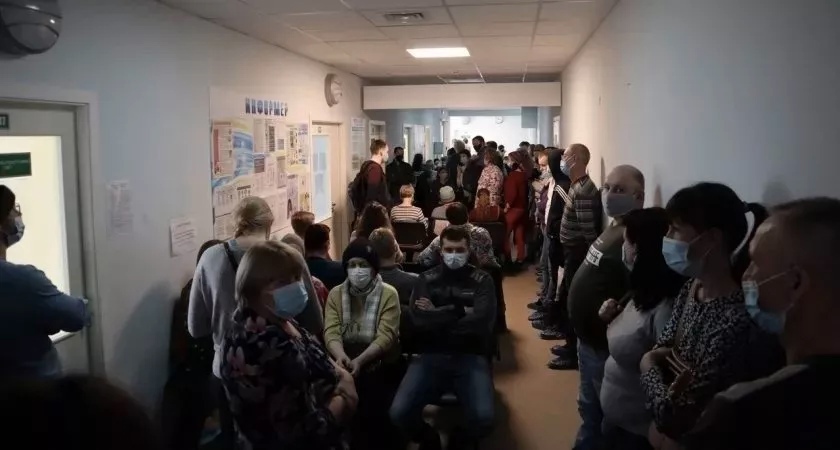 В больнице Сосногорска уволили медиков из-за миллионых долгов
